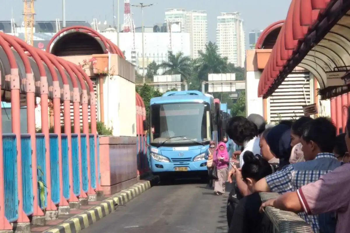 Terminal Blok M Panduan Daftar Rute Bus, TransJakarta, & Angkot Lengkap (1)